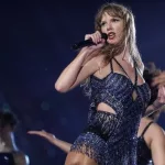 getty_taylorswiftbluemic_060925563618