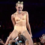 getty_mileycyrusvma2013_061024908173