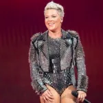 getty_pinkonstage_062025814696