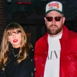 getty_taylor20and20travis20red20and20black_062425786018