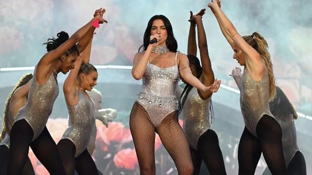 getty_dualipaanfield_062625565214