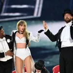 getty_taylor20and20travis20onstage20london_062725265255
