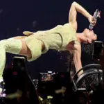 getty_katyperrylyingdown_081325368960