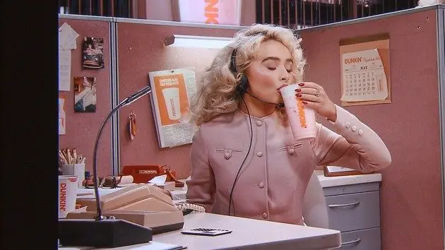 m_sabrinacarpenterdunkinrefresher_091125606556
