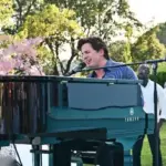 getty_charlie20puth20at20piano_092925319998