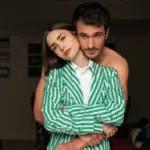 e_emilyinparis_120325550255