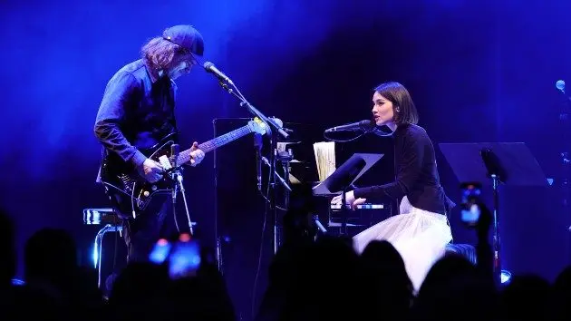 getty_aaron20and20gracie_122225212496