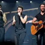 getty_jobrosonstage_122325962114