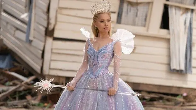 m_arianagrandeasglinda_universal20studios_010725233864