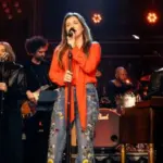 m_kellyclarksonred_011226631297