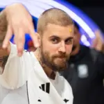 getty_justinbieberdunks_012826634576