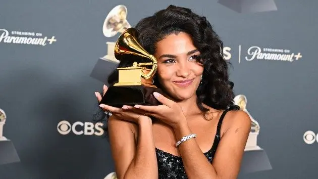 m_oliviadeangrammys_020426774266