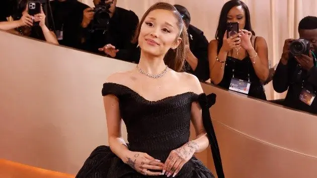 getty_arianagrandegoldenglobes26_020926440186