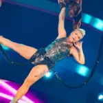 getty_pink20hanging20onstage_022326899045
