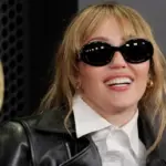 getty_miley20smiles20grammys_031826902807