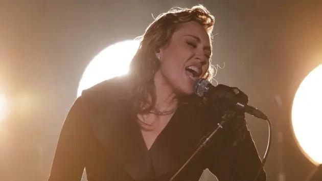 m_miley20cyrus20singing20on20kimmel205_121925402568