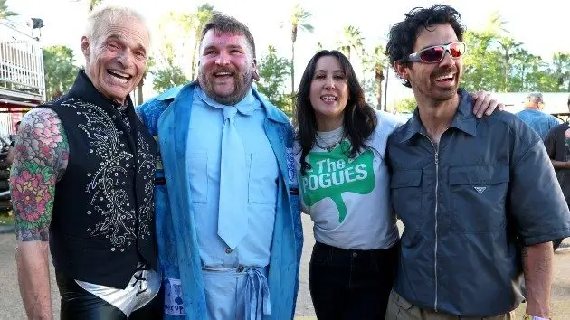 getty_teddy20swims20and20coachella20guests_041126772050