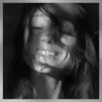 m_arianagrandepetal_04282672752