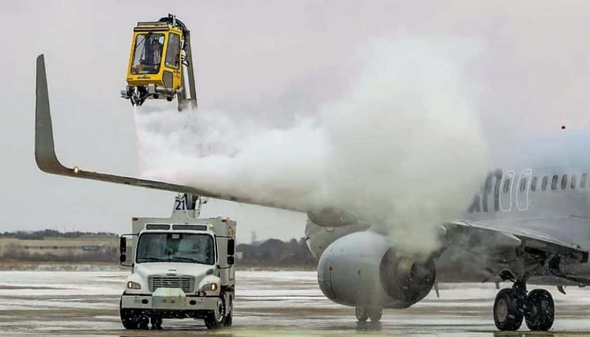 de-icing-plane-dfw-twitter