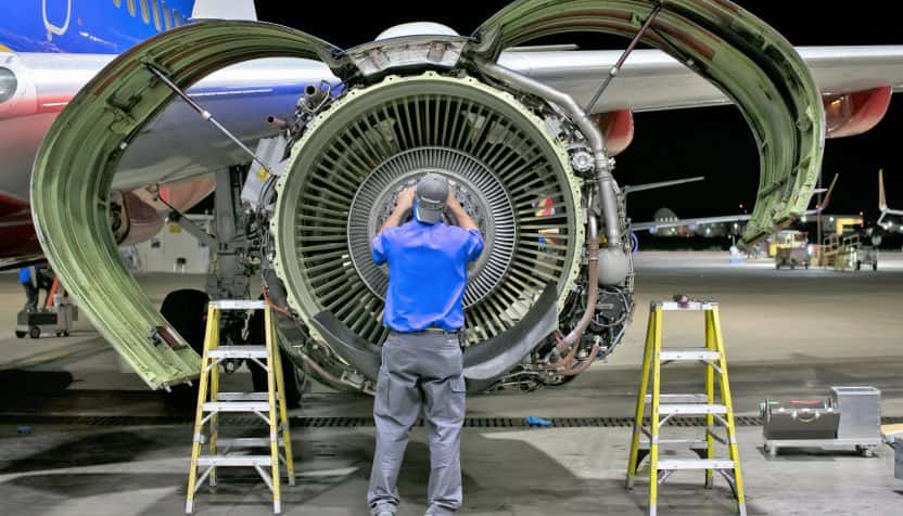 southwest-technical-operations-team-performs-detailed-ultrasonic