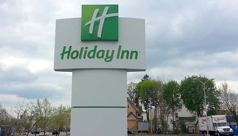 holiday-inn-road-sign-1-832