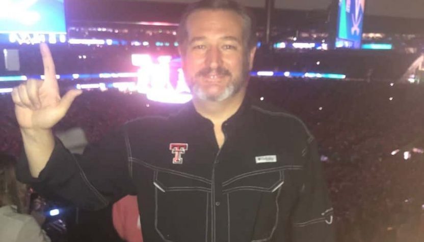 ted-cruz-at-game-twitter