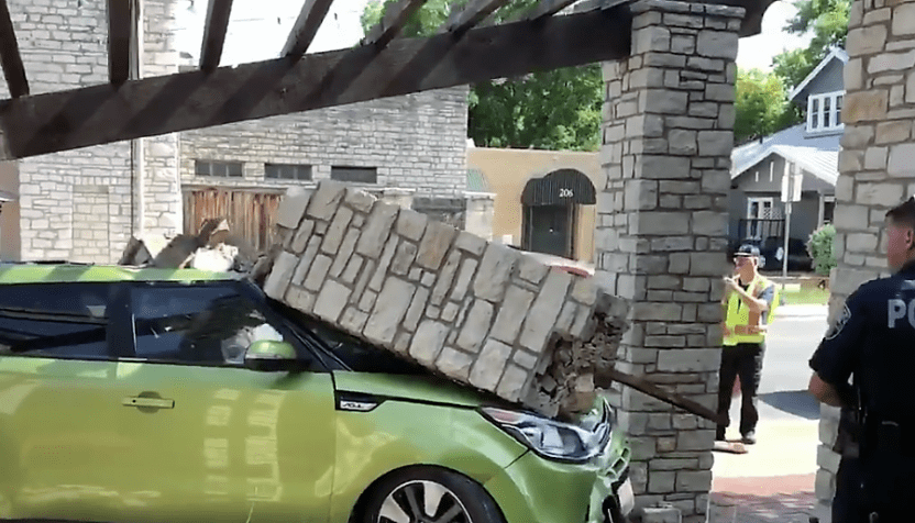 crashed-car-granbury-square-twitter