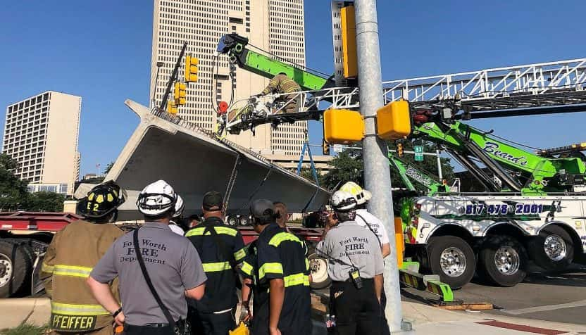 jackknifed-truck-on-7th-fwfd-facebook