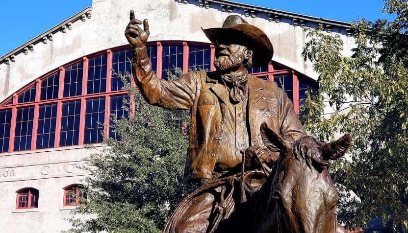 red-steagall-stockyards-statue-red-steagall-cowboyn-gathering-facebook