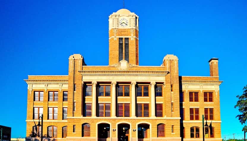 johnson_county_courthouse_front-facade_raw7538