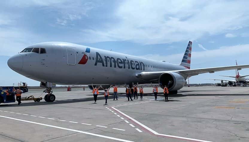 american-airlines-workers-mask-aa-newsroom