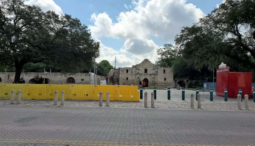 alamo-barriers-the-alamo-facebook