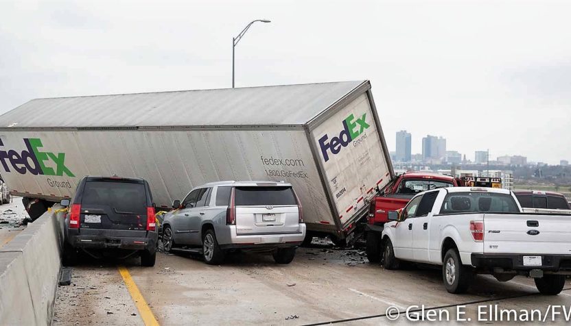 i35-fw-fed-ex-truck-fwfd-twitter