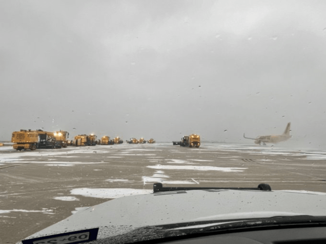 de-icing-planes-dfw-airport-twitter