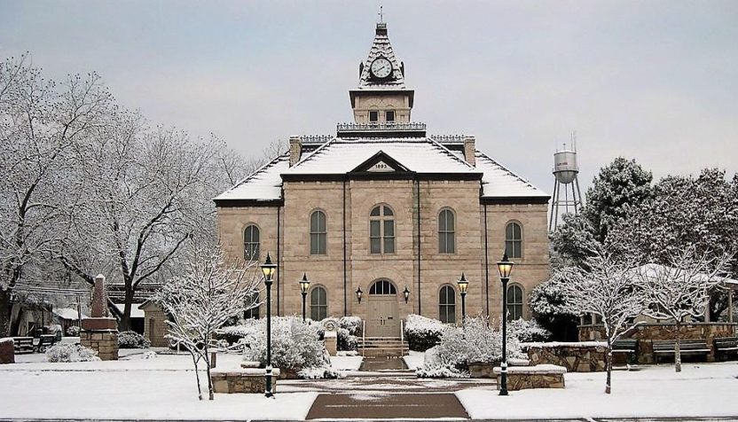 somervell-county-courthouse-snow-facebook