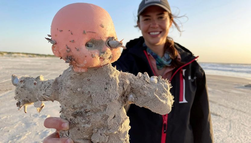 creepy-doll-on-beach-mission-aransas-reserve-facebook