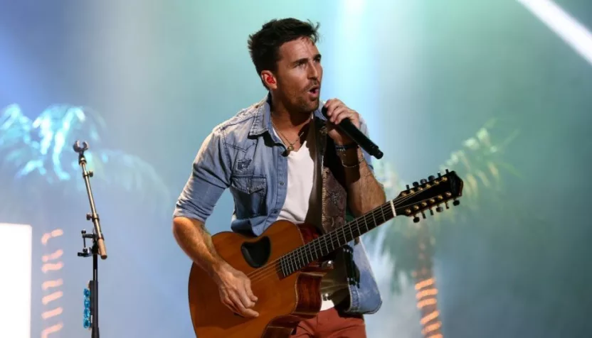 Jake Owen performs onstage at the Runaway Country Music Fest at Osceola Heritage Park on March 18^ 2016 in Kissimmee^ Florida.