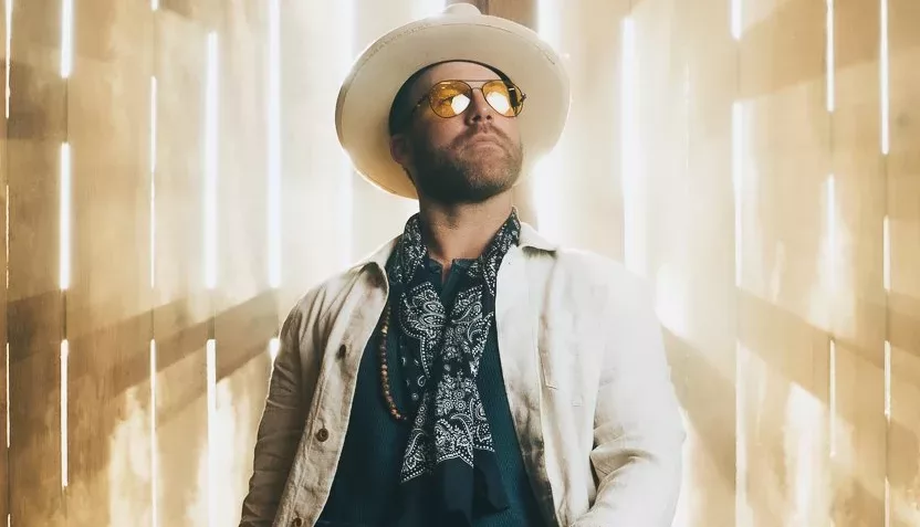 drake-white-2025-832-png