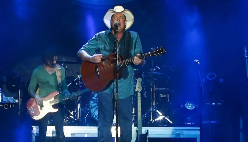 Tracy Lawrence performs at the CountryFlo Music and Camping Festival on November 4^ 2016 in Lake Wales^ Florida.