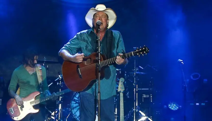 Tracy Lawrence performs at the CountryFlo Music and Camping Festival on November 4^ 2016 in Lake Wales^ Florida.