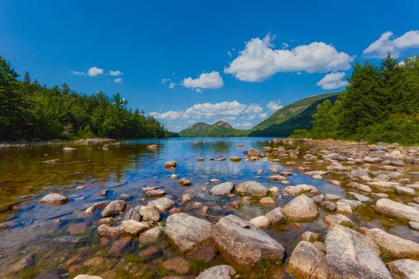 sunny-day-at-jordan-pond-in-acadia-national-park
