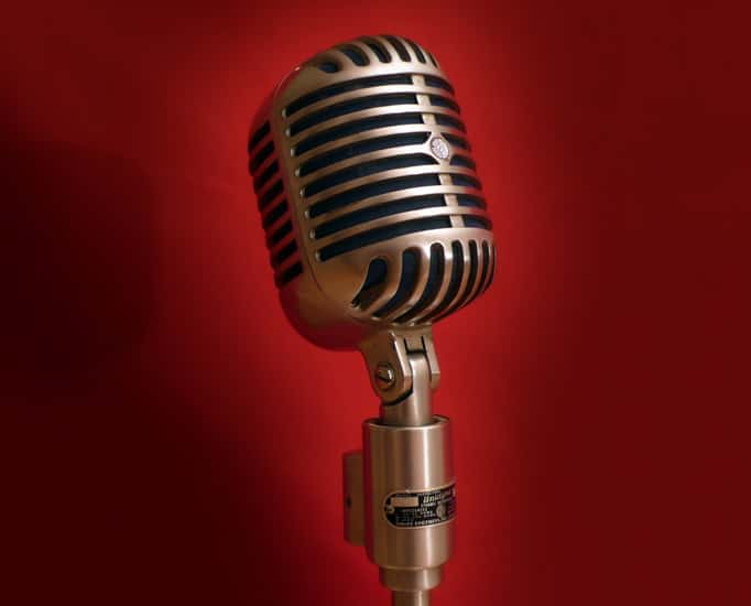 red-background-mic