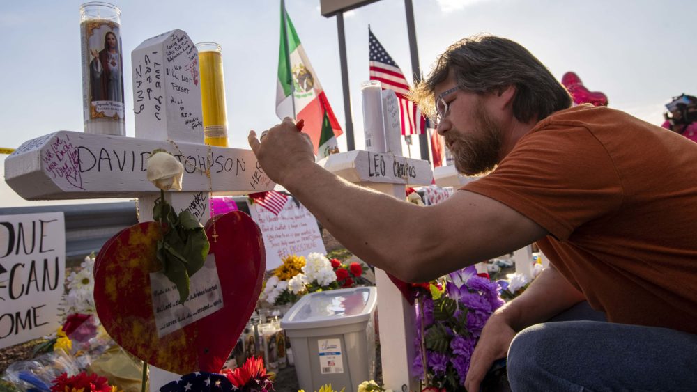 tx-memorial-for-victims-of-mass-shooting-in-el-paso