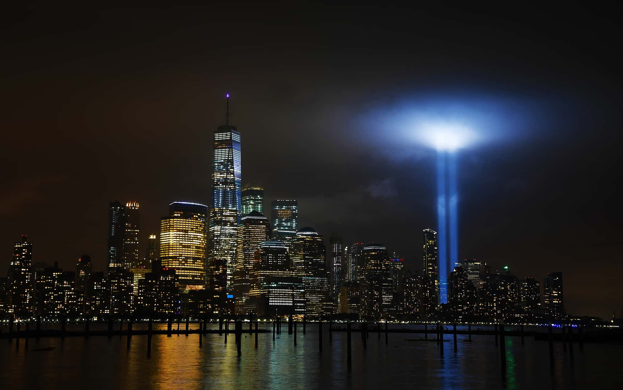 Модель 9 11. Мемориал 9/11 в Нью-Йорке. Башни Близнецы мемориал. Мемориал 9/11 Night. Ground Zero Нью-Йорк.