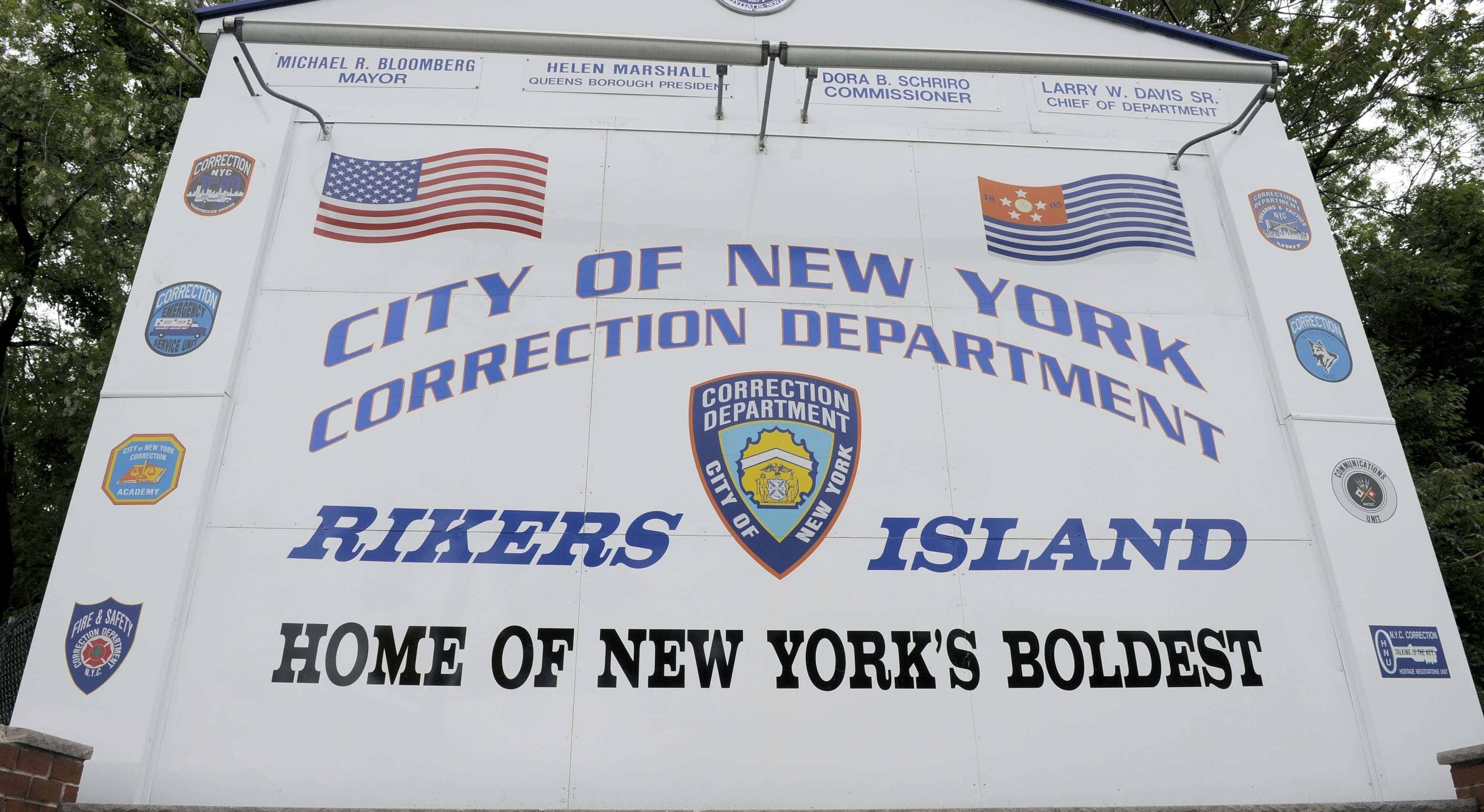 exclusive-attorney-visits-strauss-kahn-at-rikers-island