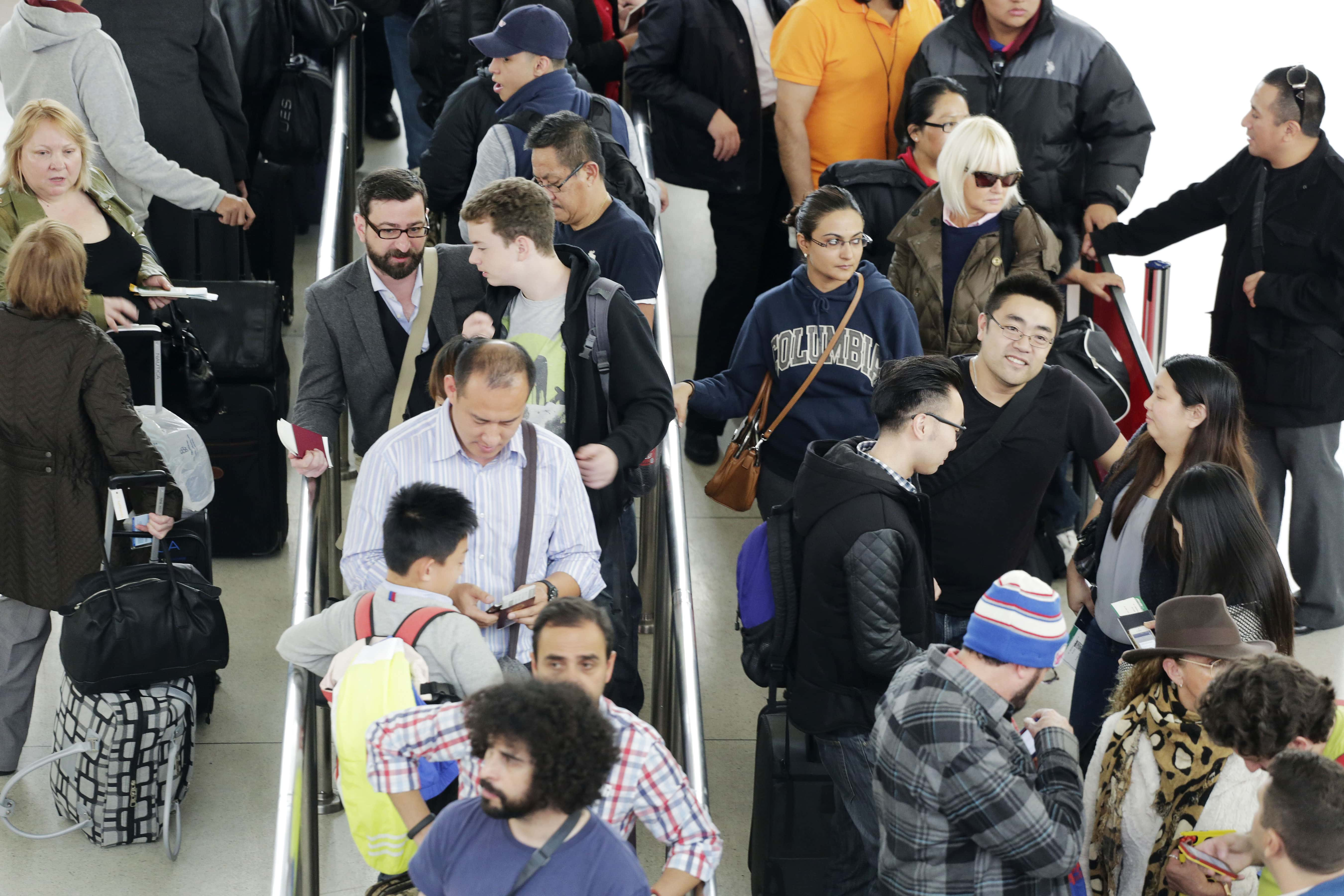 jfk-luggage-carry-on-tsa-transportation-security-administration-holiday-air-travel