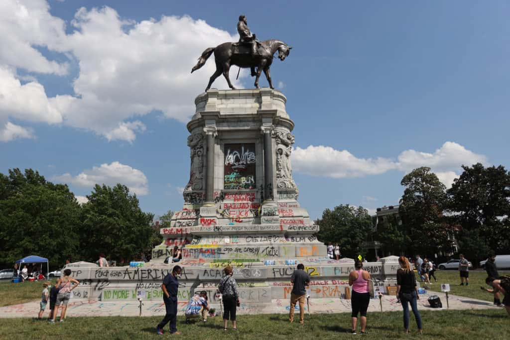 news-robert-e-lee-statue-to-be-removed