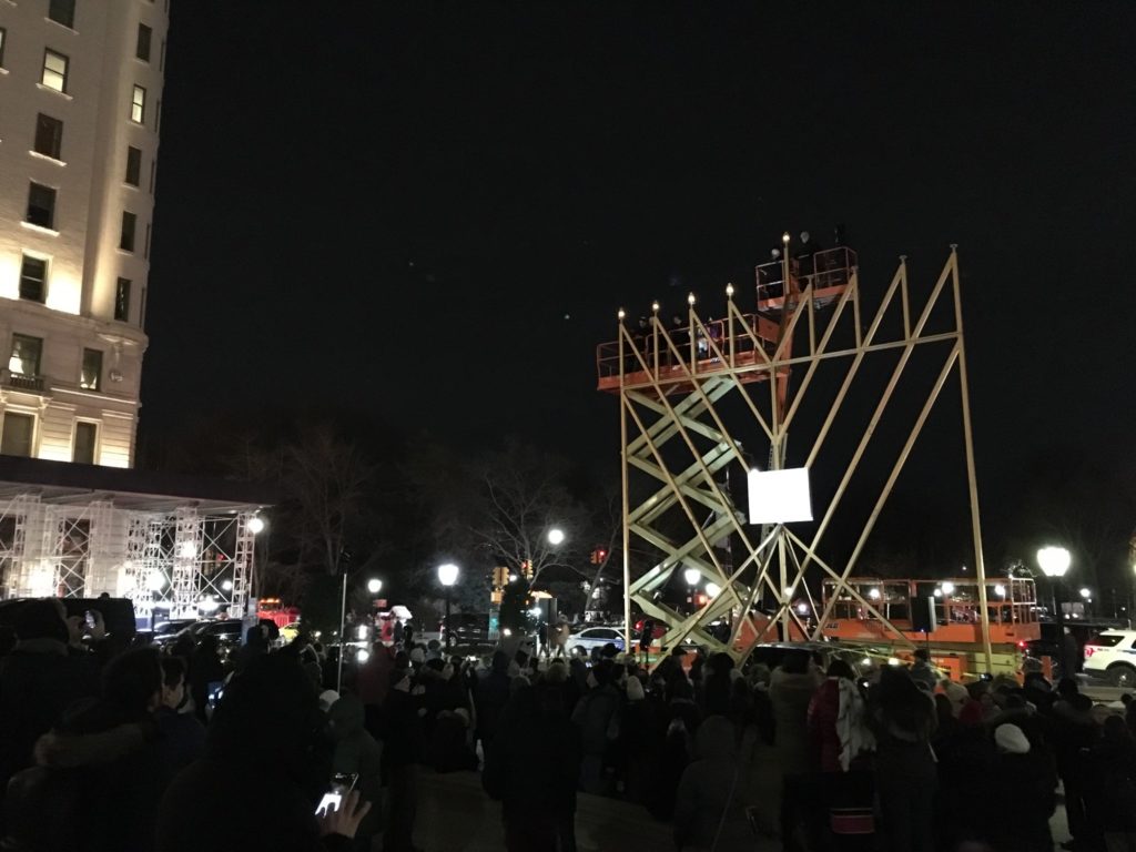 World's largest menorah lit in NYC/77WABC hosts will light candle Tuesday - Vimarsana News