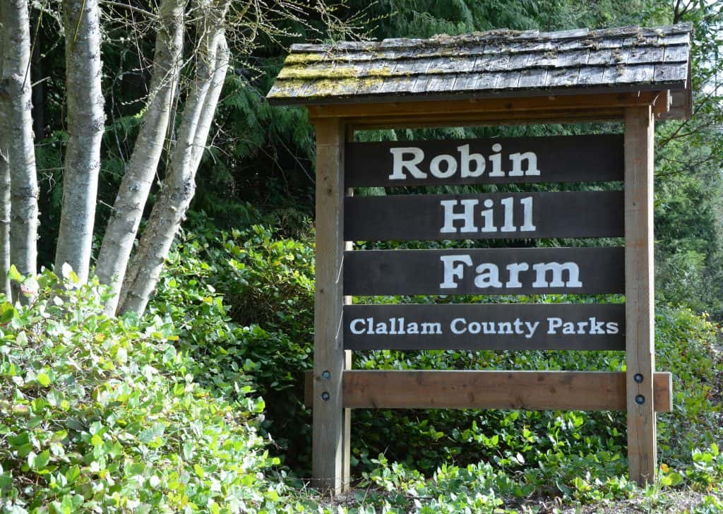 robin-hill-farm-sign