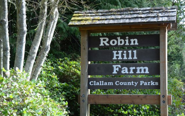 robin-hill-farm-sign